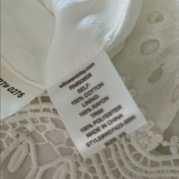 NWT Willow & Clay White Eyelet Lace Pom Pom Romper size XS - Picture 5 of 5